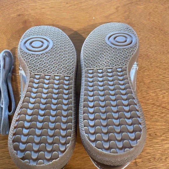 Aloha Rife Shimmer Silver Cream Leather Sneakers sz 7.5 - Picture 4 of 6